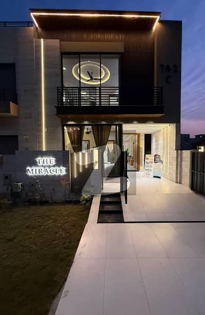 ڈی ایچ اے 9 ٹاؤن ۔ بلاک سی ڈی ایچ اے 9 ٹاؤن,ڈیفنس (ڈی ایچ اے),لاہور میں 3 کمروں کا 5 مرلہ مکان 2.16 کروڑ میں برائے فروخت۔