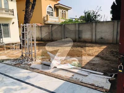 ایف ۔ 8 اسلام آباد میں 6 کمروں کا 1 کنال مکان 15.0 لاکھ میں کرایہ پر دستیاب ہے۔