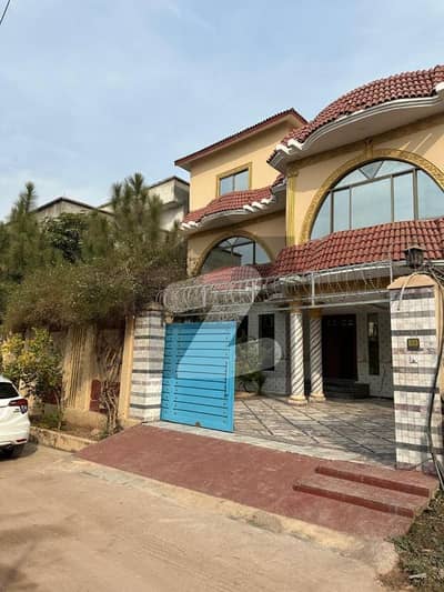 بنی گالہ اسلام آباد میں 6 کمروں کا 1 کنال مکان 5.25 کروڑ میں برائے فروخت۔