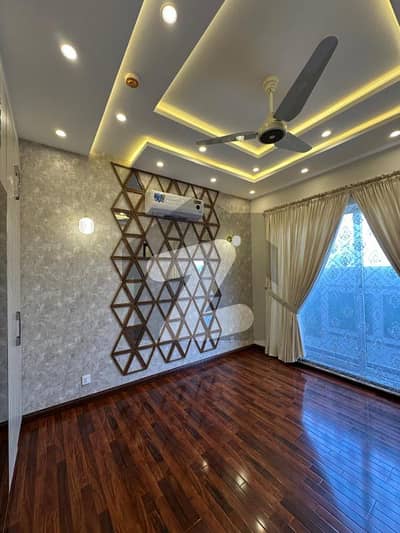 ڈی ایچ اے فیز 7 - بلاک ٹی فیز 7,ڈیفنس (ڈی ایچ اے),لاہور میں 3 کمروں کا 5 مرلہ مکان 1.25 لاکھ میں کرایہ پر دستیاب ہے۔