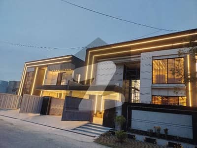 طارق گارڈنز لاہور میں 10 کمروں کا 2 کنال مکان 6.5 کروڑ میں برائے فروخت۔ طارق گارڈنز لاہور میں 10 کمروں کا 2 کنال مکان 6.5 کروڑ میں برائے فروخت۔