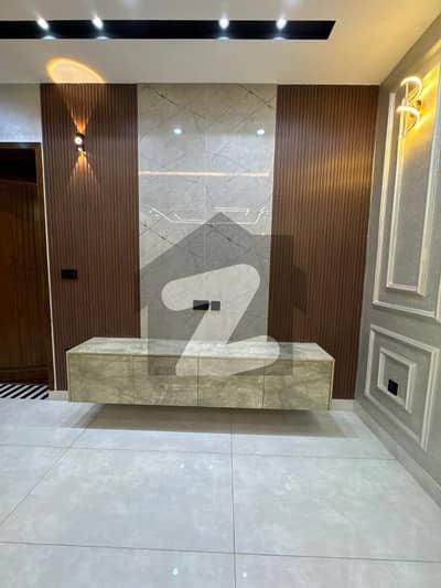 پارک ویو سٹی لاہور میں 4 کمروں کا 5 مرلہ مکان 2.1 کروڑ میں برائے فروخت۔