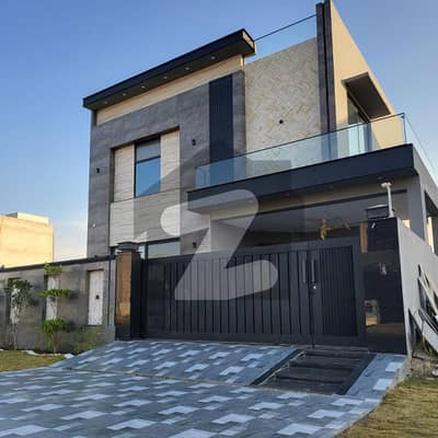 ڈی ایچ اے فیز 7 ڈیفنس (ڈی ایچ اے),لاہور میں 4 کمروں کا 10 مرلہ مکان 5.5 کروڑ میں برائے فروخت۔ ڈی ایچ اے فیز 7 ڈیفنس (ڈی ایچ اے),لاہور میں 4 کمروں کا 10 مرلہ مکان 5.5 کروڑ میں برائے فروخت۔