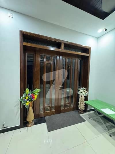 جی ۔ 13 اسلام آباد میں 6 کمروں کا 14 مرلہ مکان 3.2 لاکھ میں کرایہ پر دستیاب ہے۔