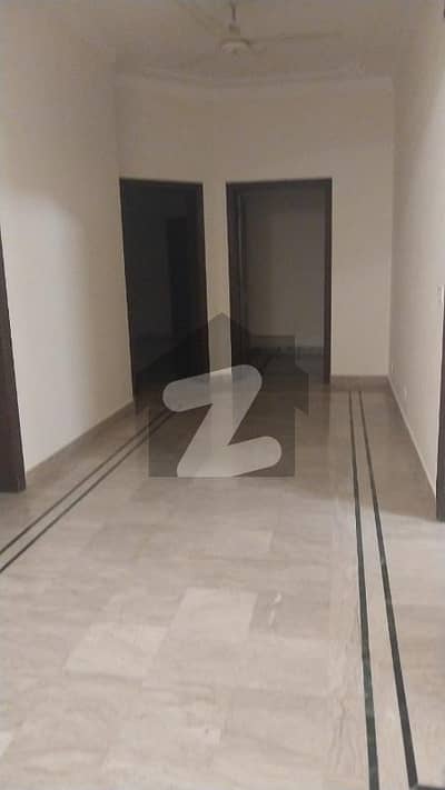 جوہر ٹاؤن لاہور میں 6 کمروں کا 1 کنال مکان 2.75 لاکھ میں کرایہ پر دستیاب ہے۔