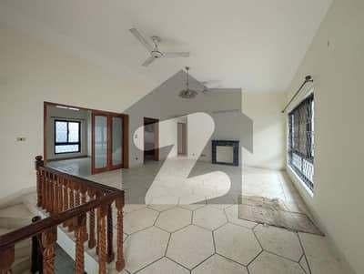 ایف ۔ 10 اسلام آباد میں 6 کمروں کا 1 کنال مکان 4.6 لاکھ میں کرایہ پر دستیاب ہے۔