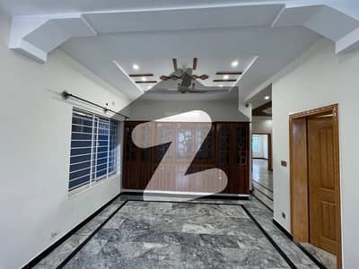 10 Marla 3 Bed Upper Portion For Rent