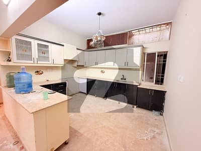 240 SQUARE YARDS BUNGALOW AVAILABLE FOR SALE IN GULISTAN E JAUHAR