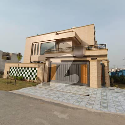 پیراگون سٹی لاہور میں 6 کمروں کا 13 مرلہ مکان 5.0 کروڑ میں برائے فروخت۔