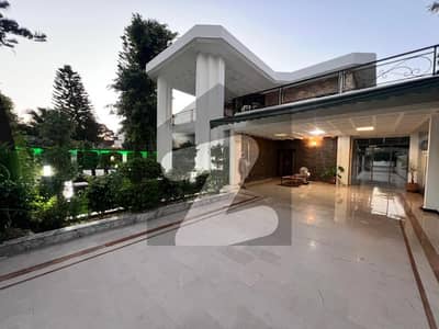 ایف ۔ 6 اسلام آباد میں 5 کمروں کا 1 کنال مکان 15.5 لاکھ میں کرایہ پر دستیاب ہے۔