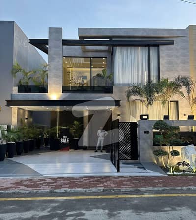 Beautiful Hot location Soled House Available Near Masjid And park