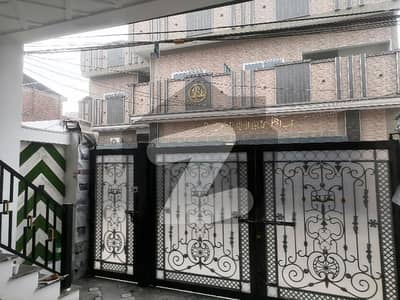 گرین ٹاؤن فیصل آباد میں 5 مرلہ مکان 2.15 کروڑ میں برائے فروخت۔