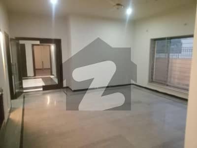 ڈی ایچ اے فیز 8 سابقہ ایئر ایوینیو ڈی ایچ اے فیز 8,ڈی ایچ اے ڈیفینس,لاہور میں 5 کمروں کا 1 کنال مکان 2.7 لاکھ میں کرایہ پر دستیاب ہے۔ ڈی ایچ اے فیز 8 سابقہ ایئر ایوینیو ڈی ایچ اے فیز 8,ڈی ایچ اے ڈیفینس,لاہور میں 5 کمروں کا 1 کنال مکان 2.7 لاکھ میں کرایہ پر دستیاب ہے۔