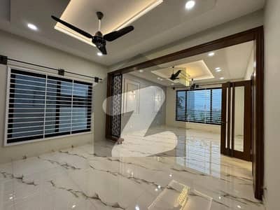 OUT CLASS LOCATION ONE KANAL DESIGNER HOUSE AVAILABLE FOR SALE
