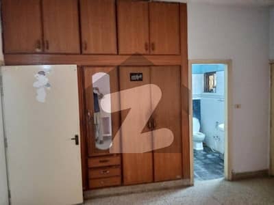 جی ۔ 11 اسلام آباد میں 2 کمروں کا 8 مرلہ بالائی پورشن 80.0 ہزار میں کرایہ پر دستیاب ہے۔