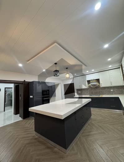 HOUSE BRAND NEW SPECIOUS WASHROOMS AND KITCHEN BEAUTIFUL LAWN IDEAL LOCATION CLOSE END STREET MODREN FITTING AND FIXTURES