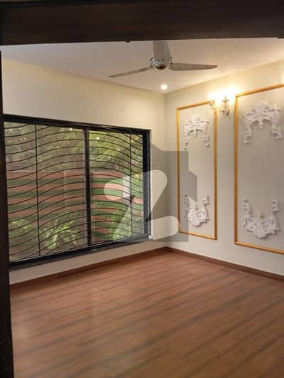 جوہر ٹاؤن فیز 1 جوہر ٹاؤن,لاہور میں 5 کمروں کا 10 مرلہ مکان 5.5 کروڑ میں برائے فروخت۔