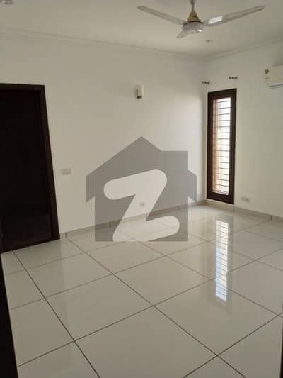 ڈی ایچ اے فیز 7 ڈی ایچ اے ڈیفینس,کراچی میں 9 کمروں کا 1 کنال مکان 11.5 کروڑ میں برائے فروخت۔