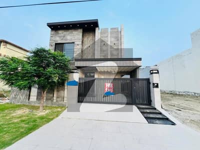 ڈی ایچ اے فیز 7 ڈیفنس (ڈی ایچ اے),لاہور میں 4 کمروں کا 10 مرلہ مکان 4.95 کروڑ میں برائے فروخت۔