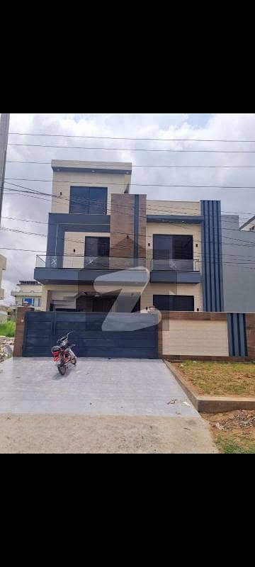 8 MARLA BRAND NEW HOUSE FOR SALE