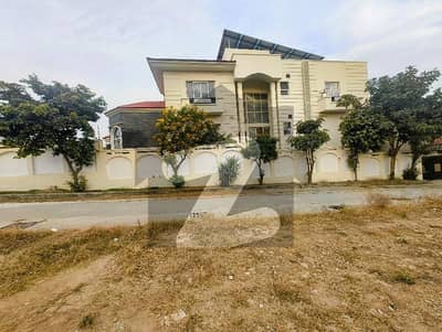 بحریہ سپرنگ نارتھ بحریہ ٹاؤن فیز 7,بحریہ ٹاؤن راولپنڈی,راولپنڈی میں 5 کمروں کا 1 کنال مکان 22.0 کروڑ میں برائے فروخت۔