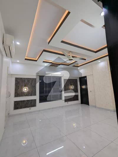 Prime Location Upper Portion Of 400 Square Yards Available In PECHS Block 6