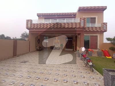 چنار باغ لاہور میں 4 کمروں کا 1 کنال مکان 3.2 کروڑ میں برائے فروخت۔