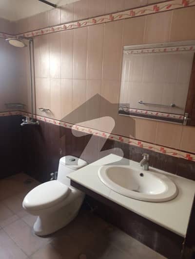 ایچ بی ایف سی ہاؤسنگ سوسائٹی لاہور میں 3 کمروں کا 1 کنال بالائی پورشن 1.1 لاکھ میں کرایہ پر دستیاب ہے۔