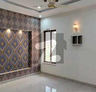 بحریہ ٹاؤن جاسمین بلاک بحریہ ٹاؤن سیکٹر سی,بحریہ ٹاؤن,لاہور میں 3 کمروں کا 10 مرلہ بالائی پورشن 1.3 لاکھ میں کرایہ پر دستیاب ہے۔