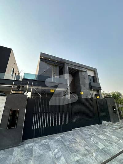 LUXURIOUS 1 KANAL BRAND NEW HOUSE FOR SALE IN DHA PHASE 7