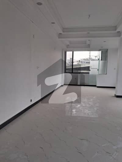 ایف ۔ 11 مرکز ایف ۔ 11,اسلام آباد میں 1 کمرے کا 2 مرلہ دفتر 1.5 لاکھ میں کرایہ پر دستیاب ہے۔