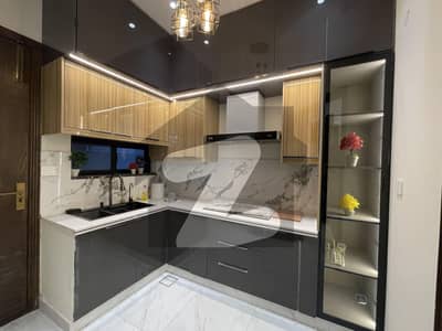 لیک سٹی ۔ سیکٹرایم ۔ 7 لیک سٹی,رائیونڈ روڈ,لاہور میں 3 کمروں کا 5 مرلہ مکان 1.3 لاکھ میں کرایہ پر دستیاب ہے۔