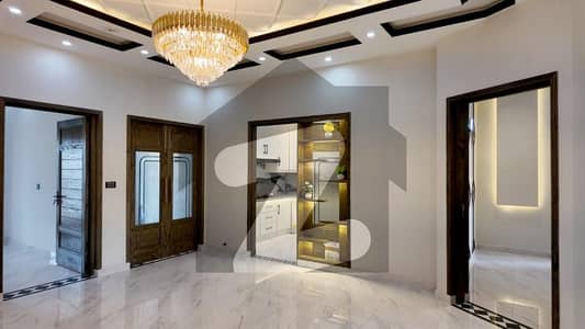 10 Marla Beautiful House Is Available In LDA Avenue - Block M