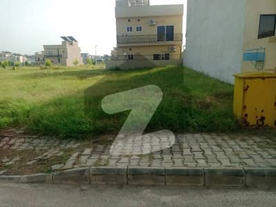 بحریہ ٹاؤن فیز 8 ۔ بلاک ایل بحریہ ٹاؤن فیز 8,بحریہ ٹاؤن راولپنڈی,راولپنڈی میں 8 مرلہ رہائشی پلاٹ 69.5 لاکھ میں برائے فروخت۔