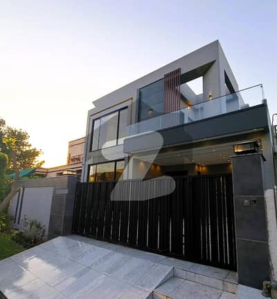 ڈی ایچ اے فیز 7 ڈیفنس (ڈی ایچ اے),لاہور میں 4 کمروں کا 10 مرلہ مکان 3.85 کروڑ میں برائے فروخت۔