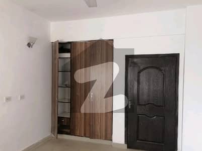 10 Marla 3 Bedrooms Luxuary Flat For Rent.