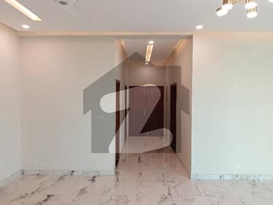 عسکری 11 - سیکٹر ڈی عسکری 11,عسکری,لاہور میں 3 کمروں کا 10 مرلہ فلیٹ 4.15 کروڑ میں برائے فروخت۔