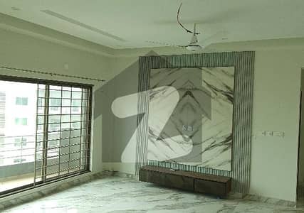 عسکری 11 - سیکٹر ڈی عسکری 11,عسکری,لاہور میں 3 کمروں کا 10 مرلہ فلیٹ 4.25 کروڑ میں برائے فروخت۔