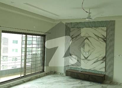 عسکری 11 - سیکٹر ڈی عسکری 11,عسکری,لاہور میں 3 کمروں کا 10 مرلہ فلیٹ 4.0 کروڑ میں برائے فروخت۔