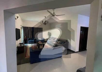 عسکری 11 ۔ سیکٹر بی عسکری 11,عسکری,لاہور میں 4 کمروں کا 1 کنال مکان 8.1 کروڑ میں برائے فروخت۔