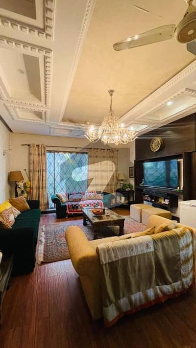 ڈی ایچ اے فیز 4 ڈیفنس (ڈی ایچ اے),لاہور میں 5 کمروں کا 1 کنال مکان 6.9 کروڑ میں برائے فروخت۔