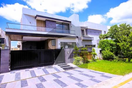 ڈی ایچ اے فیز 8 ڈیفنس (ڈی ایچ اے),لاہور میں 4 کمروں کا 10 مرلہ مکان 4.4 کروڑ میں برائے فروخت۔