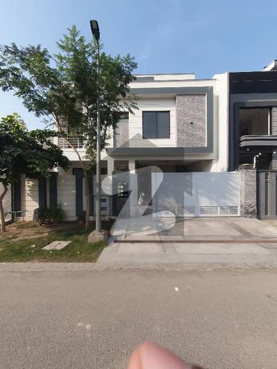 رائل آرچرڈ ملتان پبلک سکول روڈ,ملتان میں 4 کمروں کا 10 مرلہ مکان 85.0 ہزار میں کرایہ پر دستیاب ہے۔