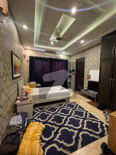 ڈی ایچ اے فیز 3 - بلاک ڈبلیو فیز 3,ڈیفنس (ڈی ایچ اے),لاہور میں 5 کمروں کا 1 کنال مکان 7.4 کروڑ میں برائے فروخت۔