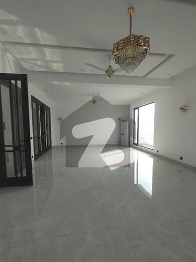 ای ایم ای سوسائٹی لاہور میں 6 کمروں کا 1 کنال مکان 2.2 لاکھ میں کرایہ پر دستیاب ہے۔