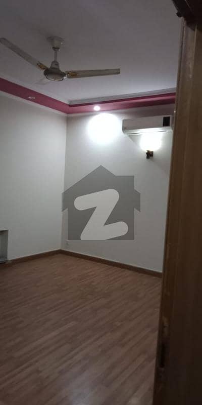 ڈی ایچ اے فیز 1 - بلاک کے فیز 1,ڈیفنس (ڈی ایچ اے),لاہور میں 4 کمروں کا 1 کنال مکان 2.3 لاکھ میں کرایہ پر دستیاب ہے۔