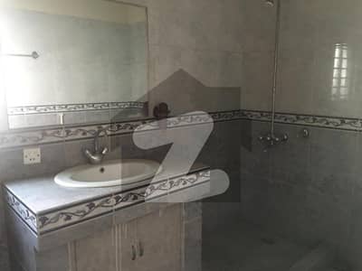 ڈی ایچ اے فیز 4 - بلاک ایفایف فیز 4,ڈیفنس (ڈی ایچ اے),لاہور میں 3 کمروں کا 1 کنال بالائی پورشن 1.2 لاکھ میں کرایہ پر دستیاب ہے۔