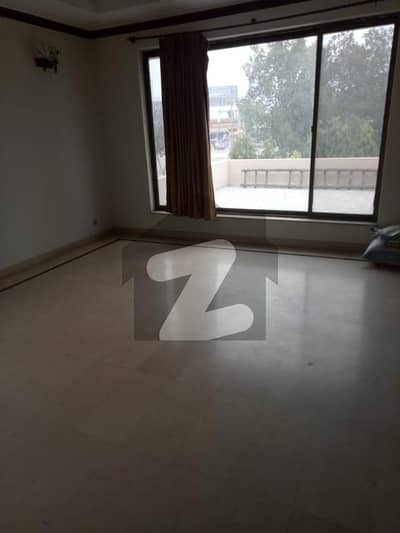 ڈی ایچ اے فیز 5 - بلاک اے فیز 5,ڈیفنس (ڈی ایچ اے),لاہور میں 3 کمروں کا 1 کنال بالائی پورشن 1.2 لاکھ میں کرایہ پر دستیاب ہے۔