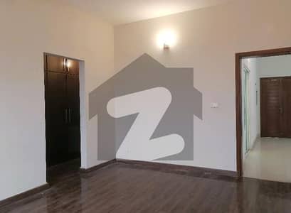 عسکری 11 عسکری,لاہور میں 3 کمروں کا 10 مرلہ مکان 4.3 کروڑ میں برائے فروخت۔