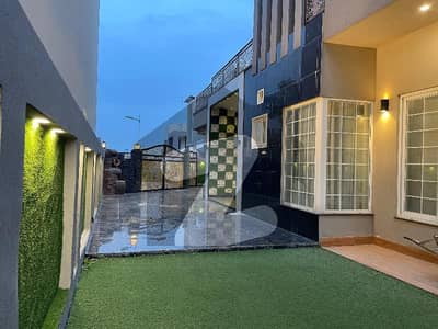 بحریہ ٹاؤن فیز 8 بحریہ ٹاؤن راولپنڈی,راولپنڈی میں 6 کمروں کا 2 کنال مکان 5.0 لاکھ میں کرایہ پر دستیاب ہے۔